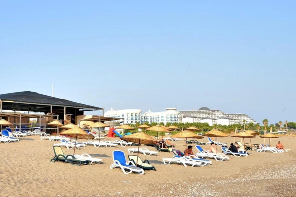 Aperion Beach Hotel Side