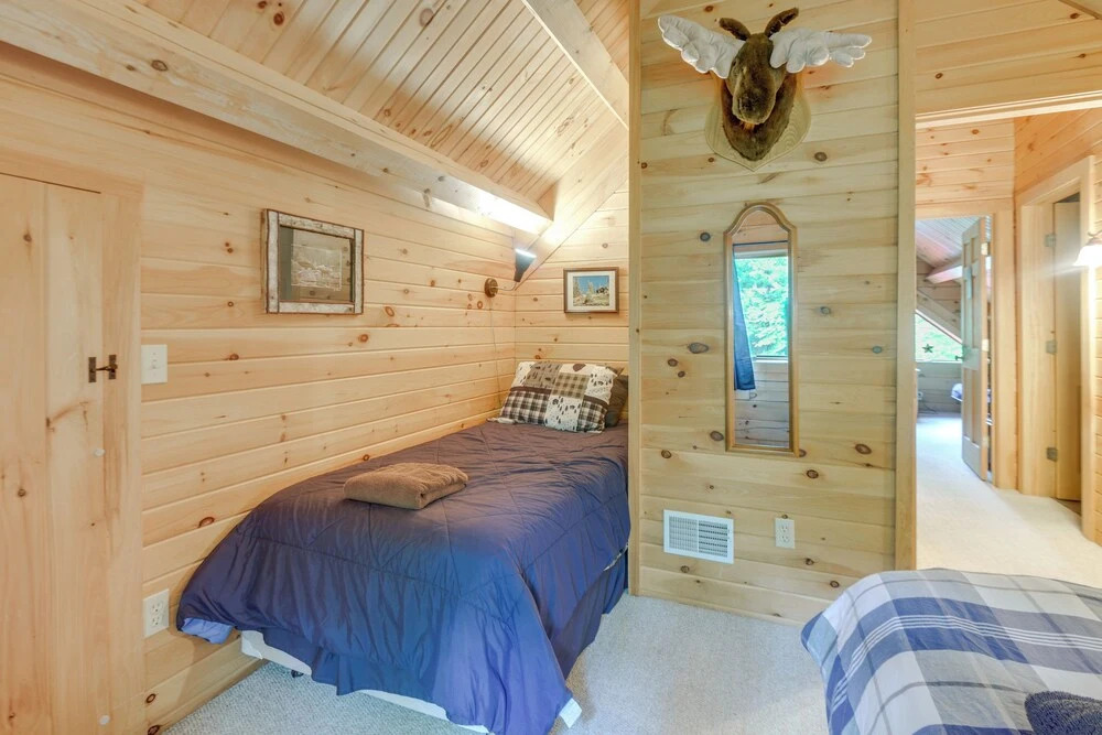 Updated Log Cabin Near Story Land & Diana's Baths!