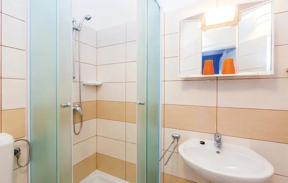 Amazing Home in Kampor With Wifi and 5 Bedrooms