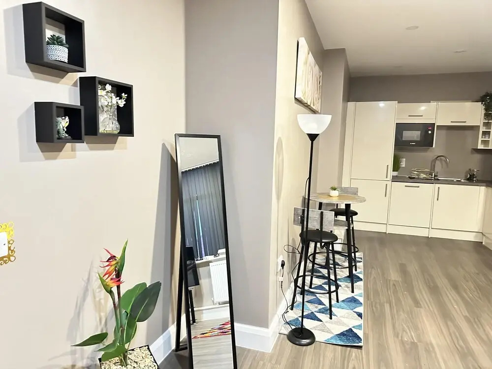 2 Bed Apartment - Sleeps 4 - Wifi - Parking