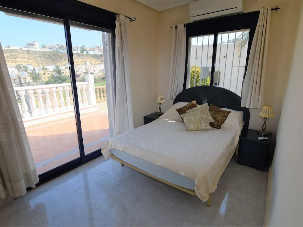 Detached villa with a swimming pool and amazing view of the La Marquesa golf course