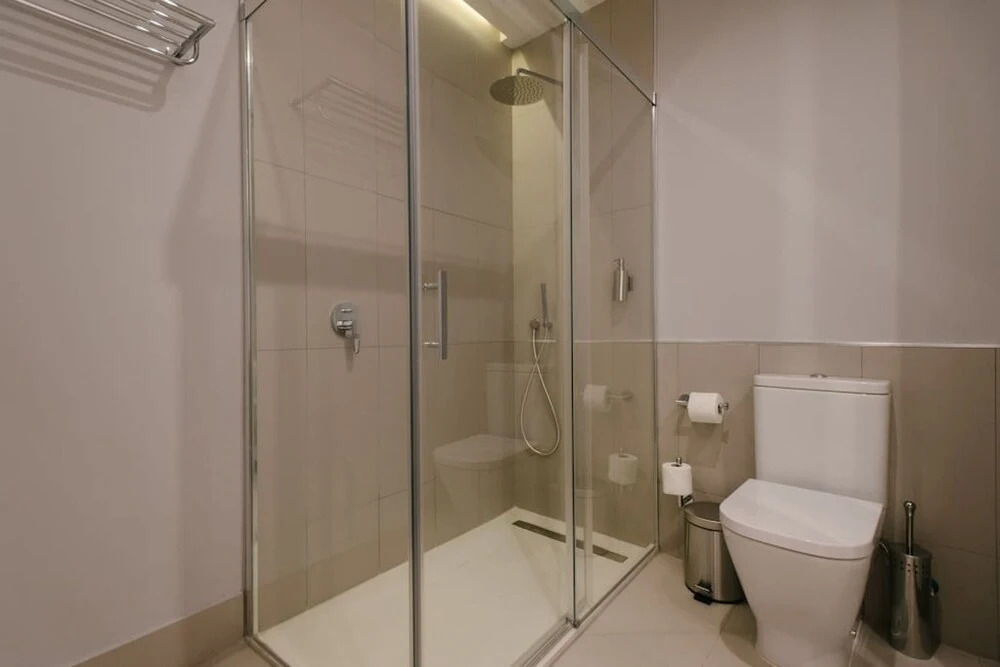 Sevilla Alquila Suites Plaza del Salvador con piscina climatizada