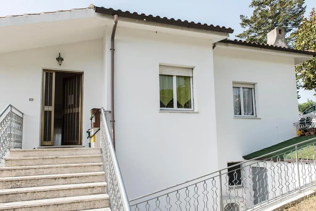 N235 - Numana, ampio appartamento con terrazzo vista mare