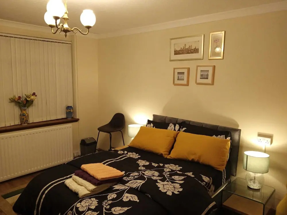 Beautiful 4-bed Apartment in Wolverhampton