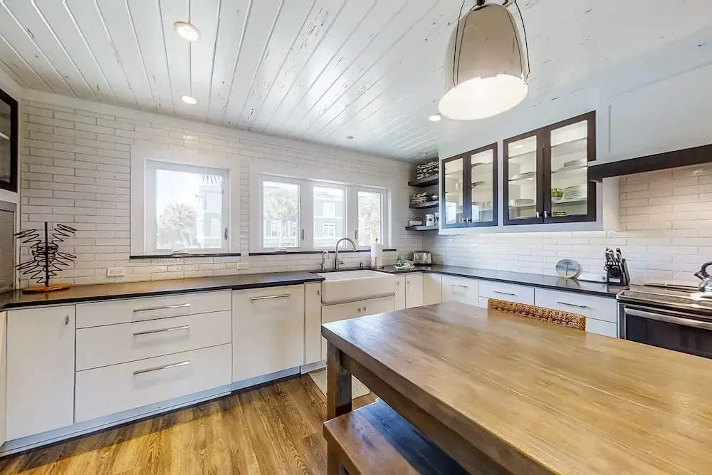 Oceanfront Townhouse With Ocean Views, Central AC, Wifi, & Outdoor Pool