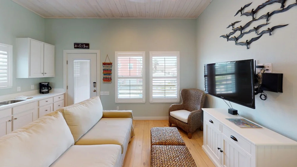 Sweet Life, Salty Sea 2 Bedroom Home