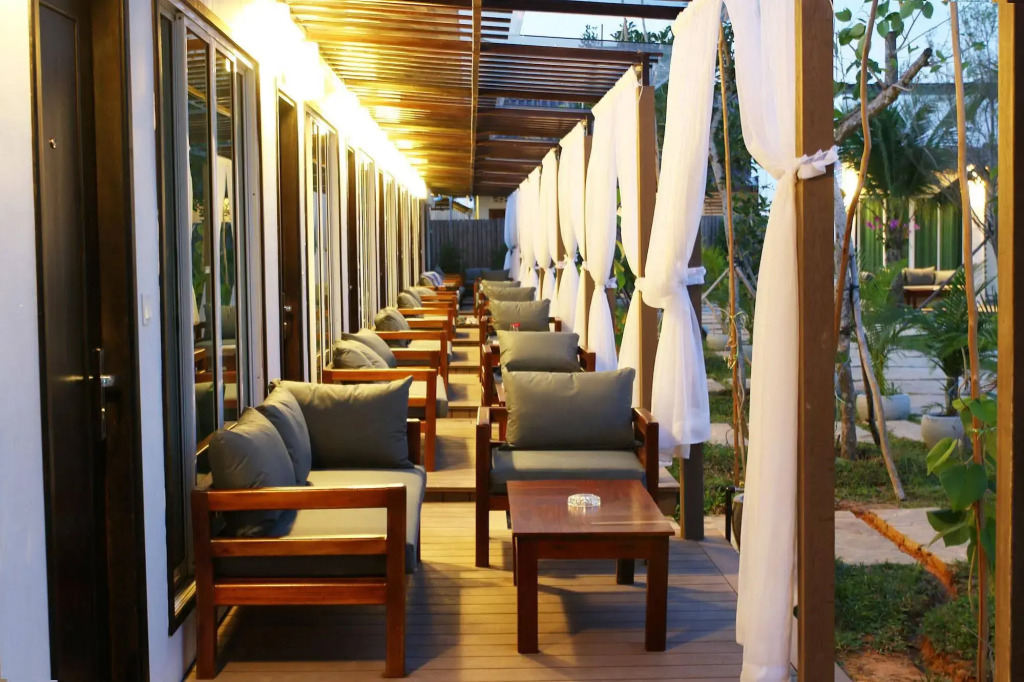 Twin Palms Resort