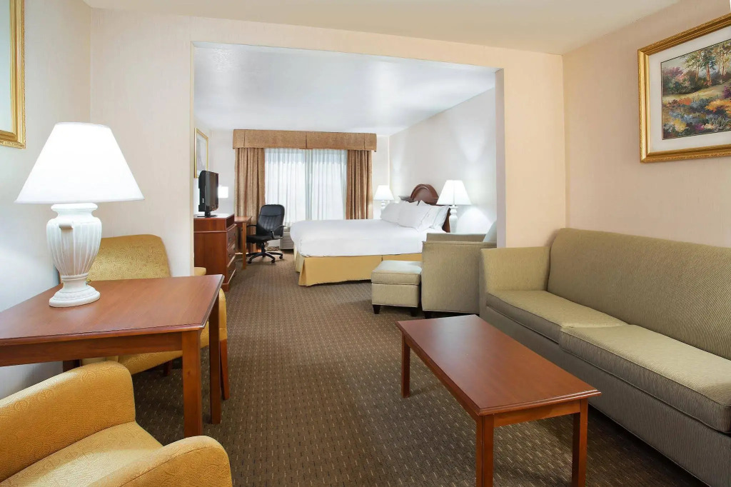 Holiday Inn Express Hotel & Suites Marion by IHG