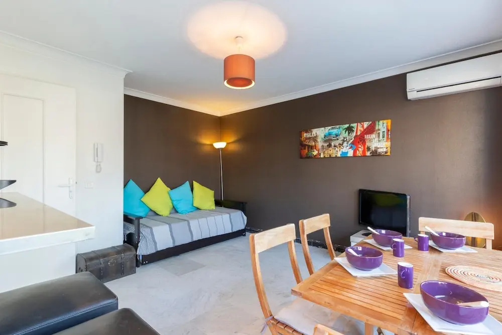 Cute beachfront apartment in the district of Salis, Antibes