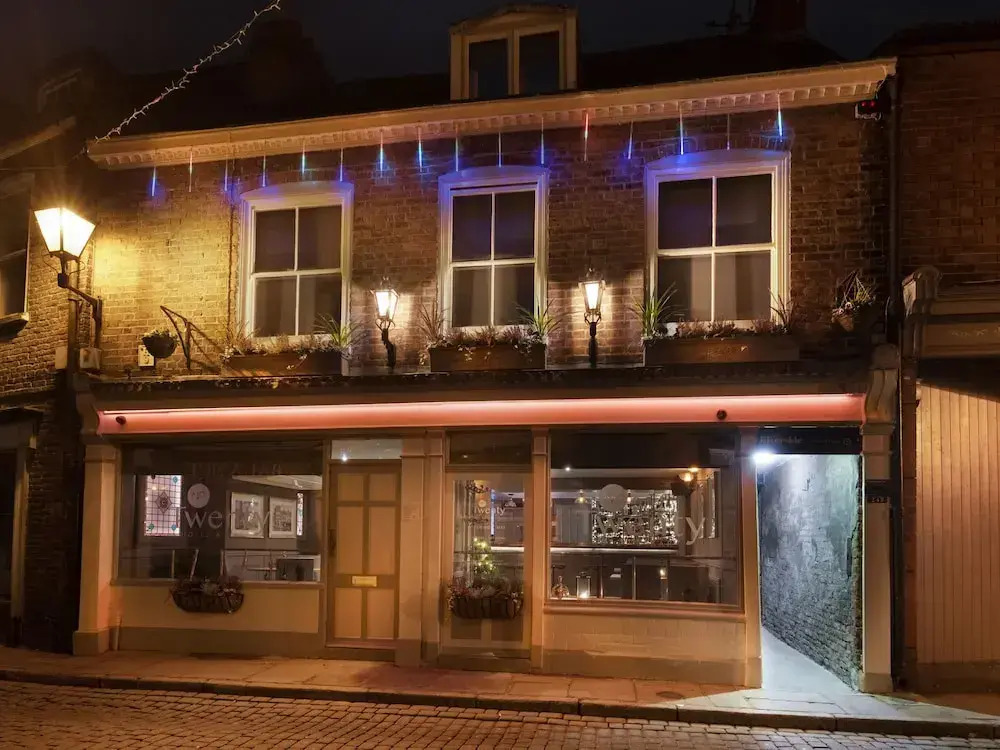 Twenty Hotel & Bar