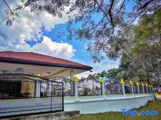 Yussy Homestay at Afamosa Villa