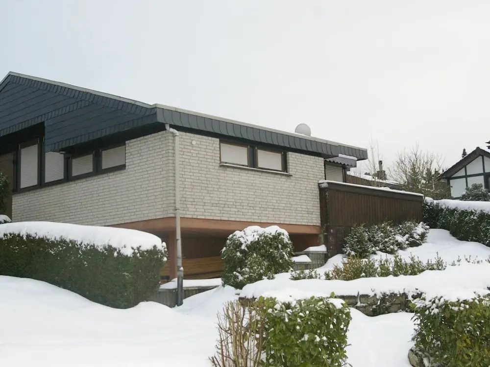 Ruhiger Bungalow am Hennesee mit Terrasse