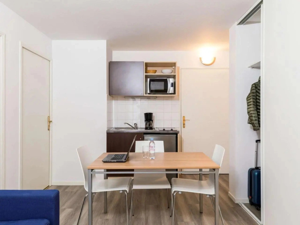 Rental Apartment Adagio Paris Clamart - Clamart 4 Persons - Pop 14612