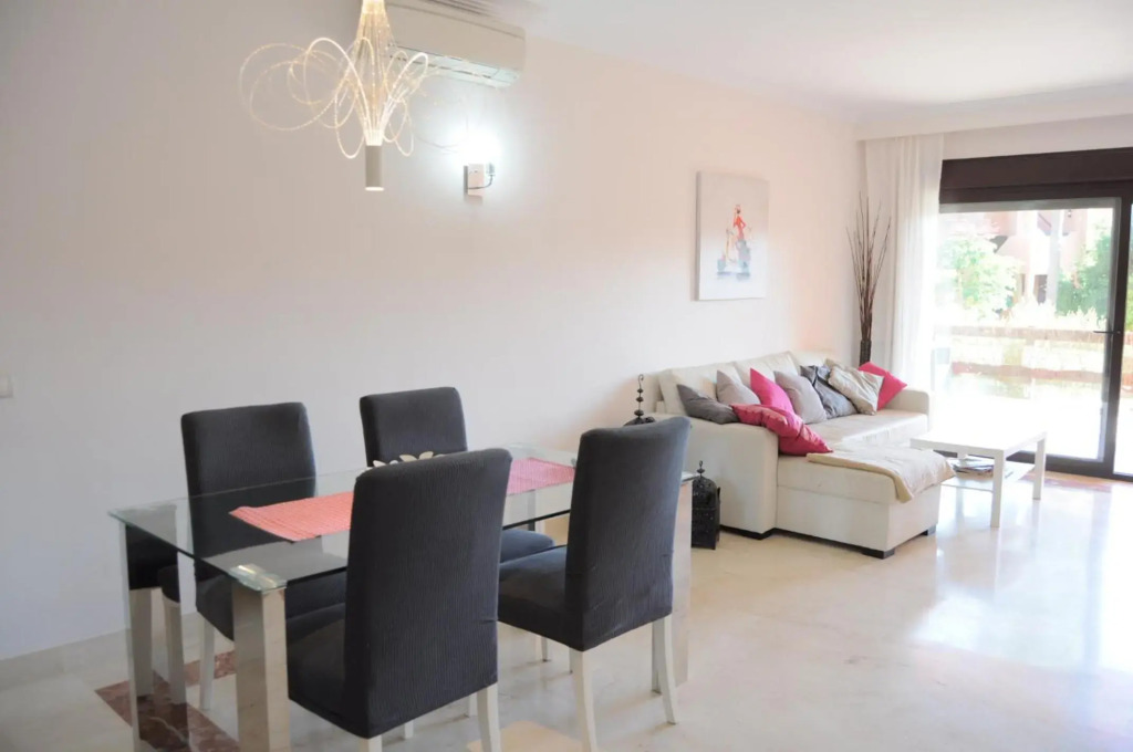 Precioso apartamento con jardín y piscina comunitaria