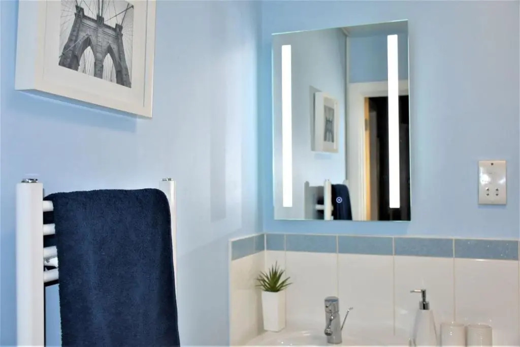 Bard's Nest, central flat, FREE allocated parking, 3 mins walk to Birthplace