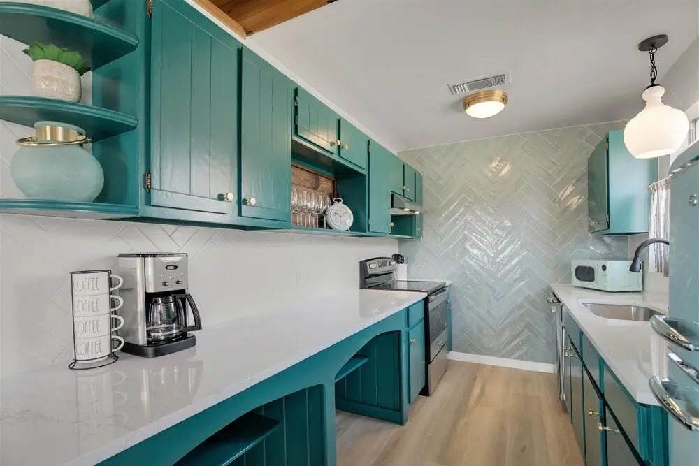Stunning Home on Wine Trail W/hot-tub!