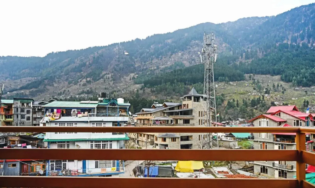 Treebo Dev With Valley View, Mall Road