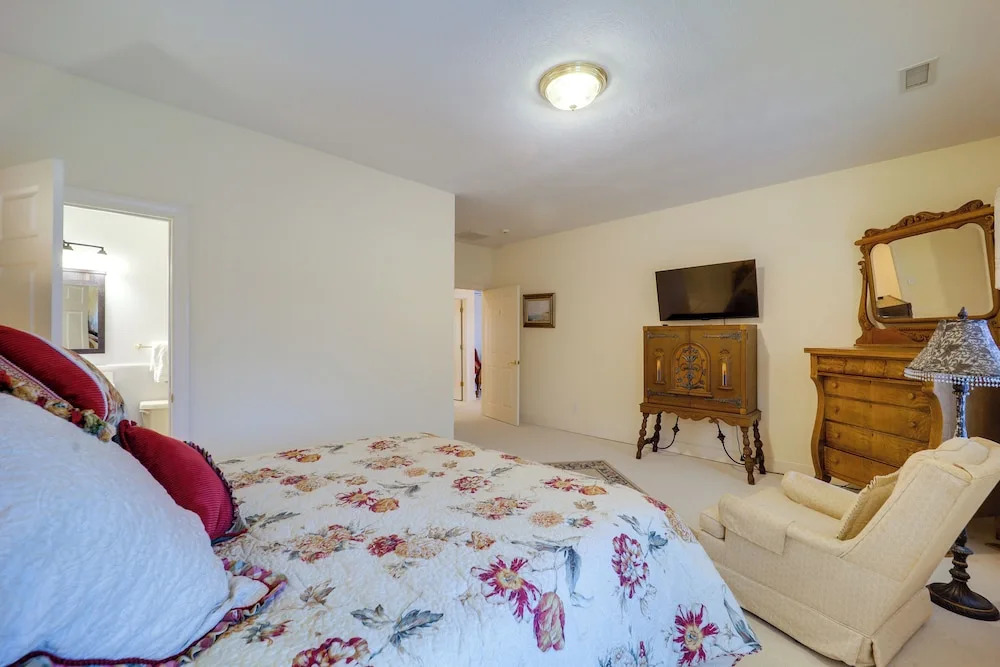 Immaculate Boone Villa w/ Entertainment Lounge
