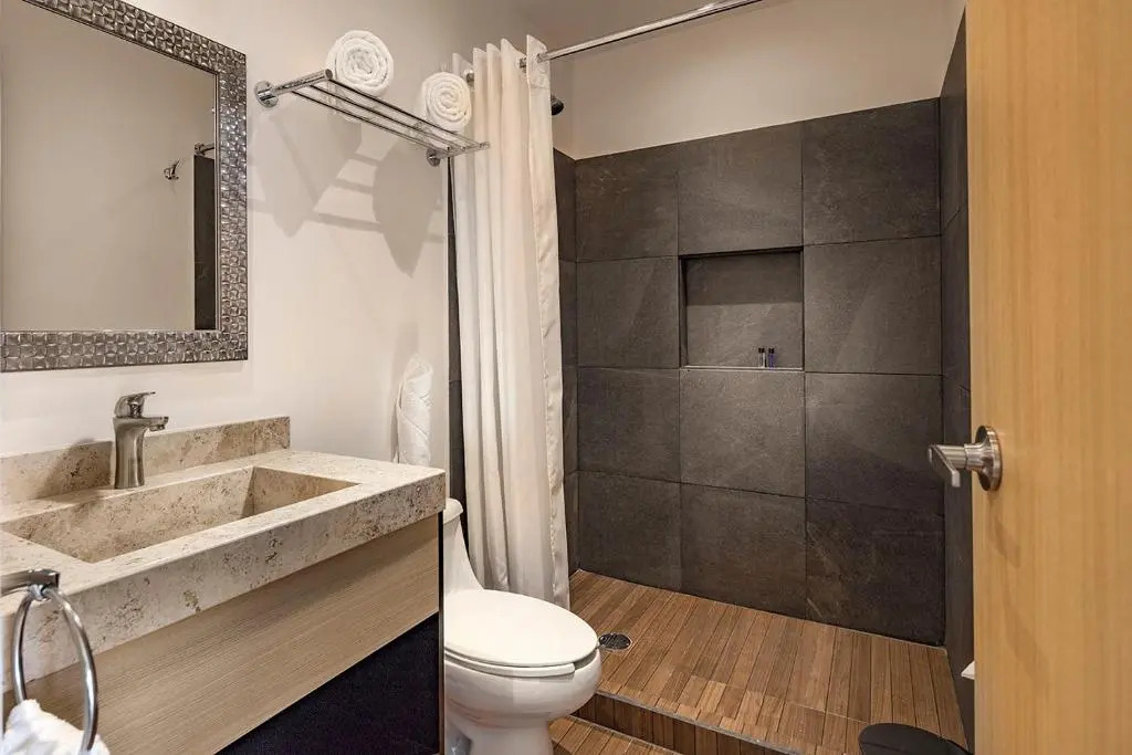 ROOM Hotel & Suites