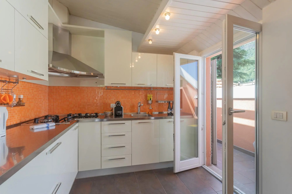 La Mansarda in Como With 3 Bedrooms and 2 Bathrooms
