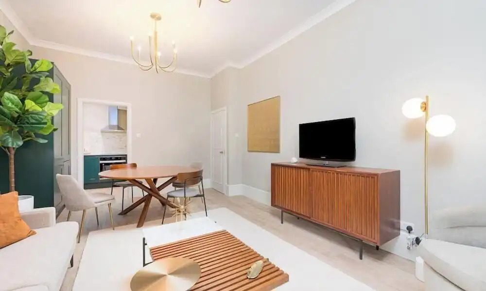 Incredible Hyde Park Apartment PS5