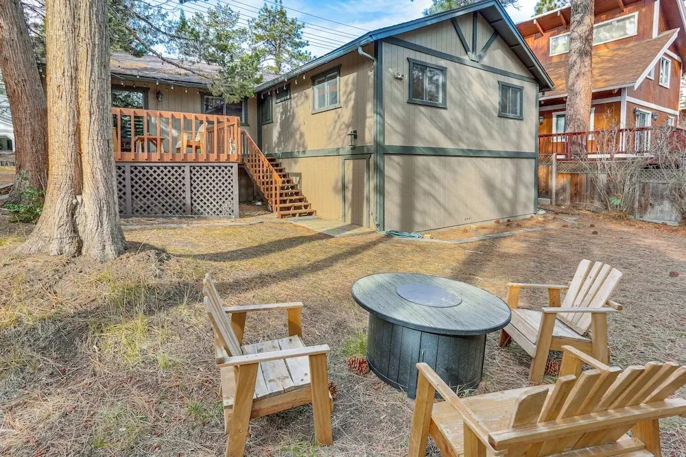 2 Mi to Snow Summit Skiing: Big Bear Cabin w/ Deck