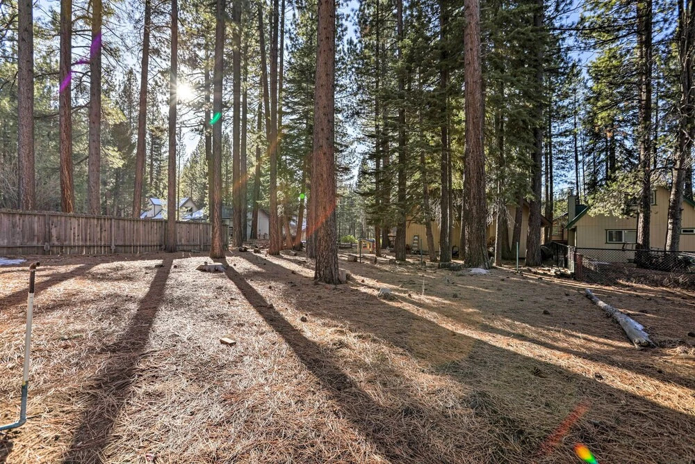 4-season Tahoe Hideaway: 1 Block to Biking!