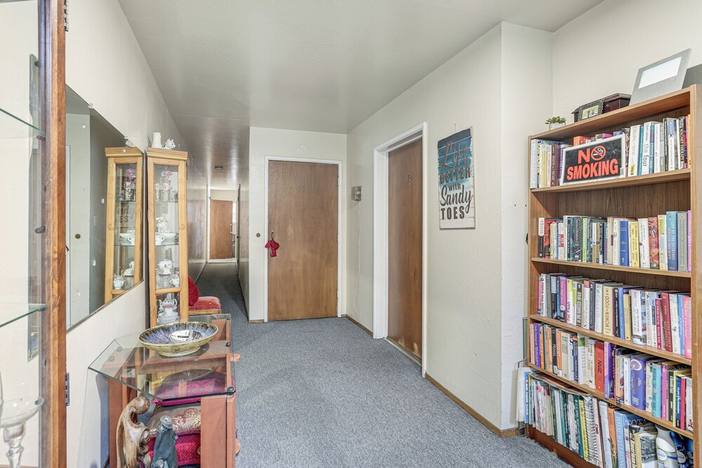 Walkable Dtwn Oakland Apt w/ Shared Rooftop!