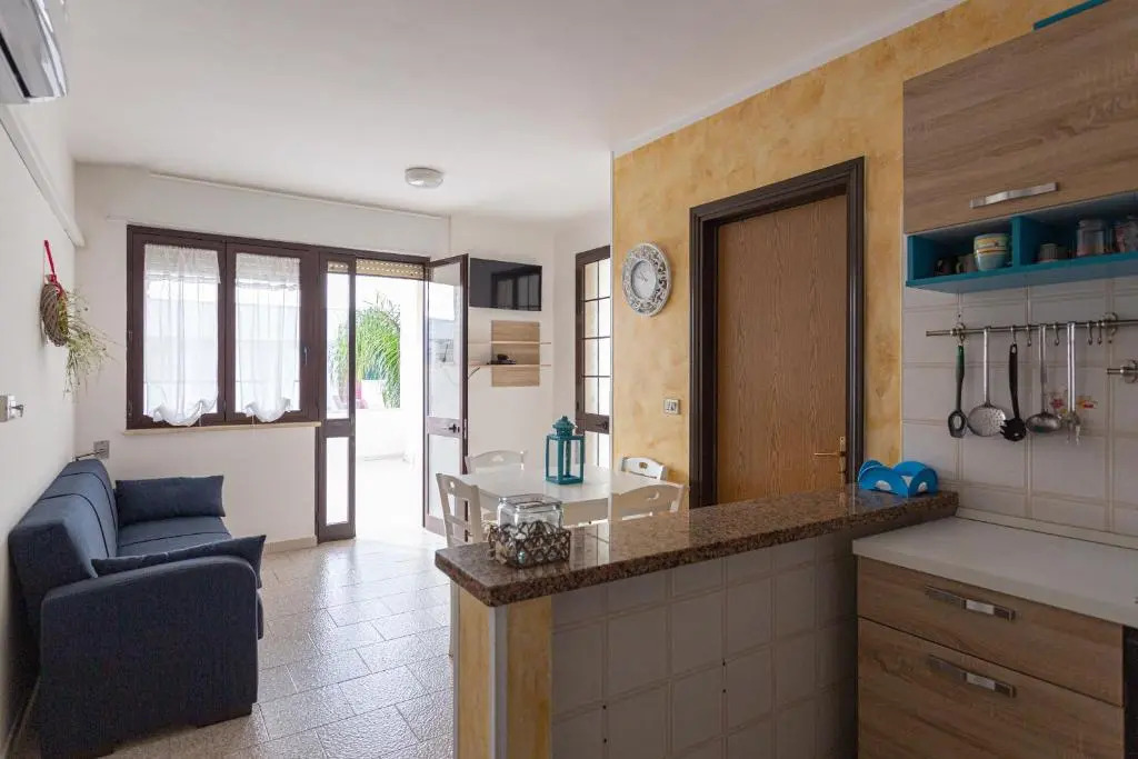 Appartamento a 150 m dal mare climatizzato con bellissimo patio esterno