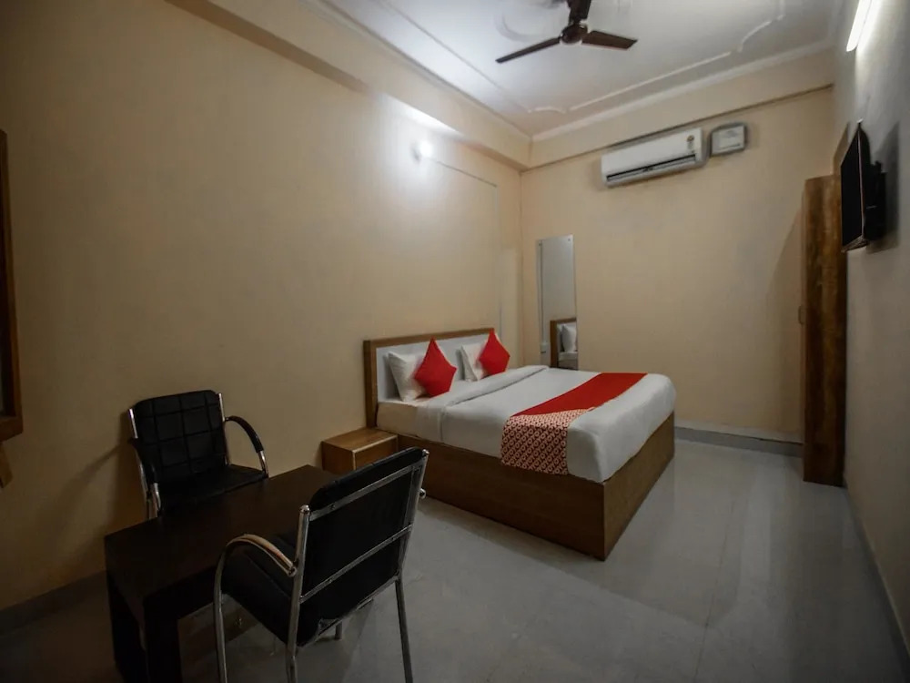 OYO 15555 Hotel Ganesham