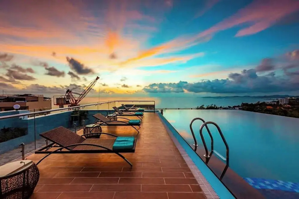 Night Sea Hotel