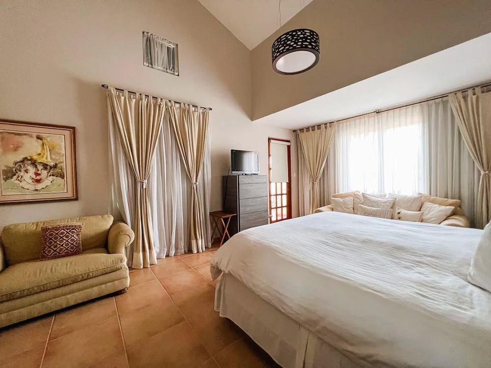 Villa Iris 2 Story Ocean View Villa w Pool Access & Generator