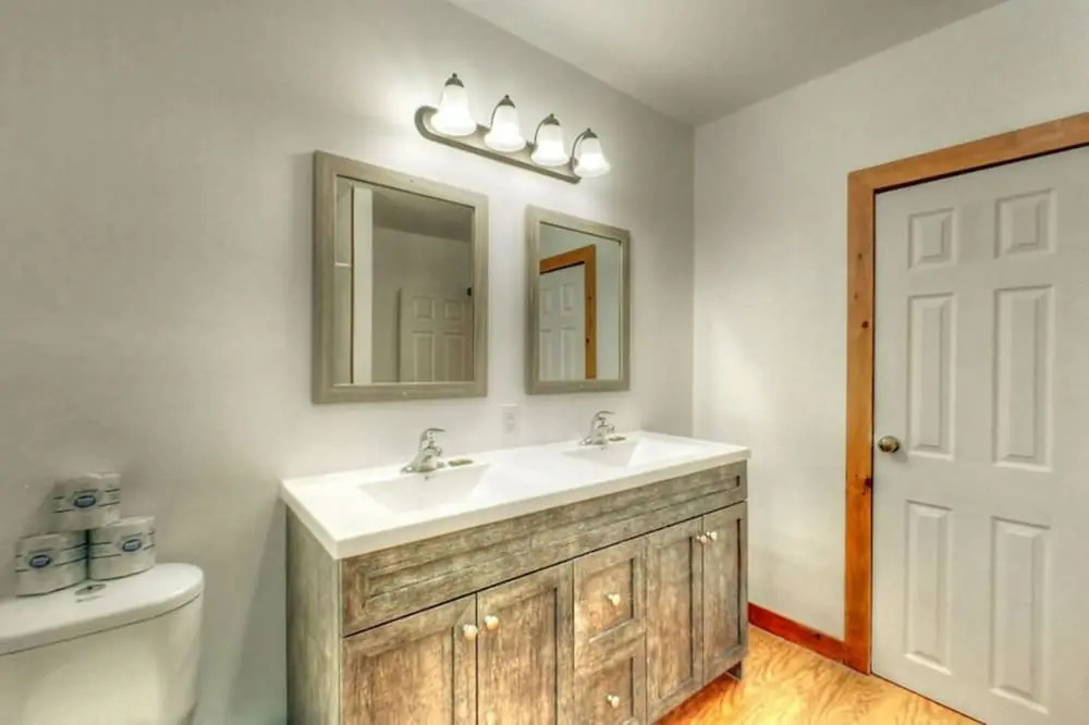 Spacious 8 bdrm Cottage with Private Beach Access, BBQ, Hot Tub, Sauna, Pet friendly