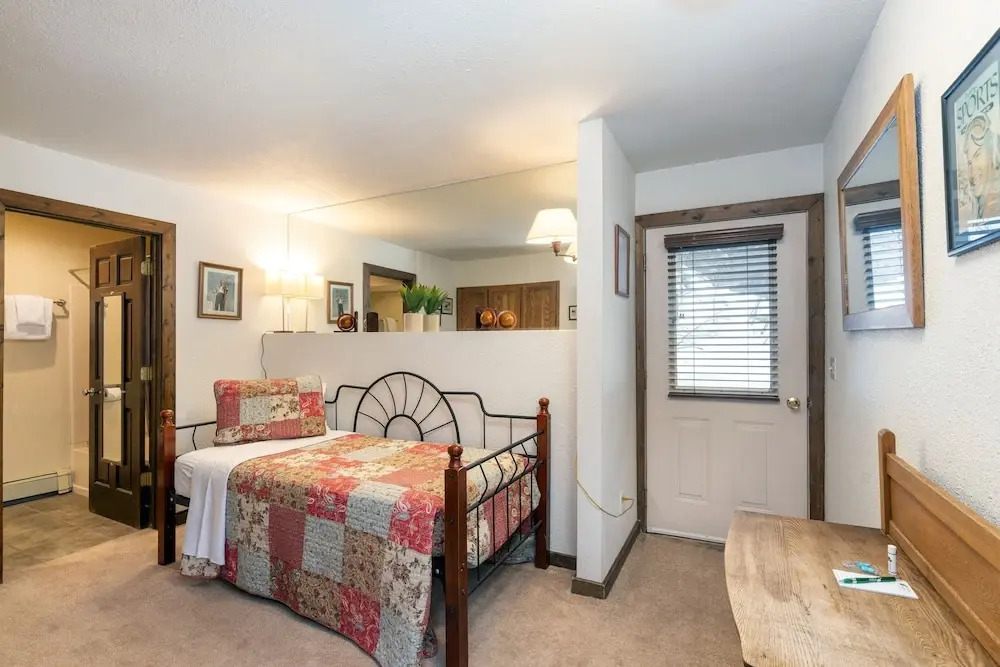 Manitou Lodge 4 Hotel Room by Alpine Lodging Telluride