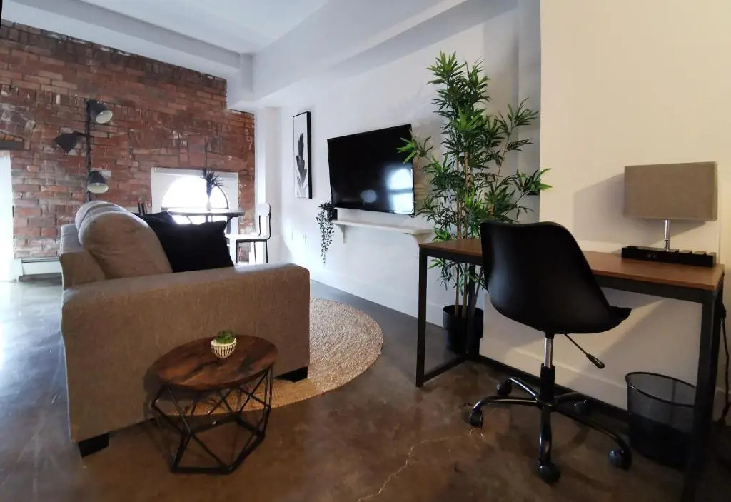 Cameo Hotel and Suites