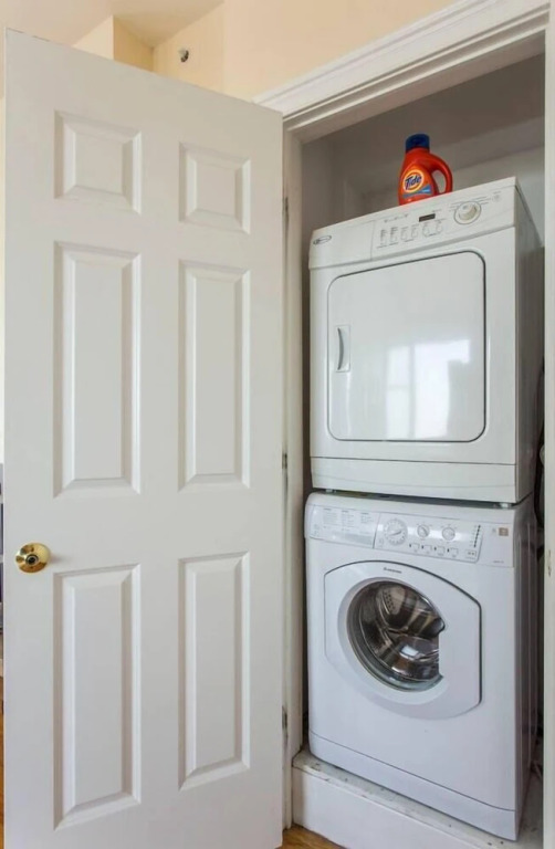 Large 2 BR/ 2BA Duplex in City Center by Domio
