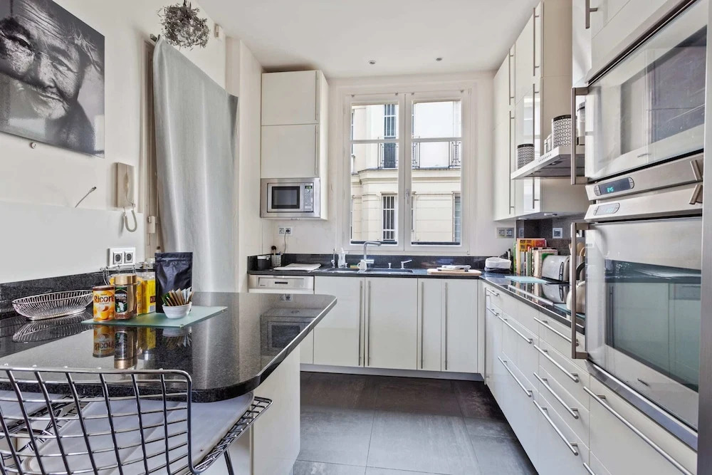 Beautiful Lavish Apartment for 6 in Paris VII by Guestready