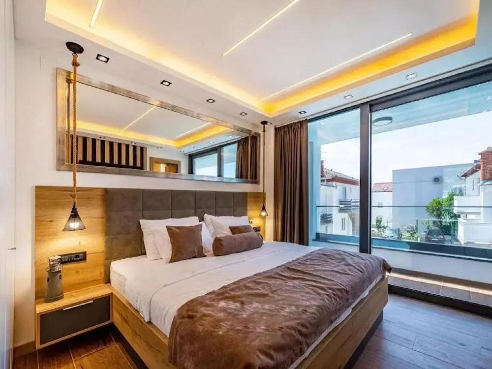 Villa Alpha - Four Bedroom Villa with Swimming Pool