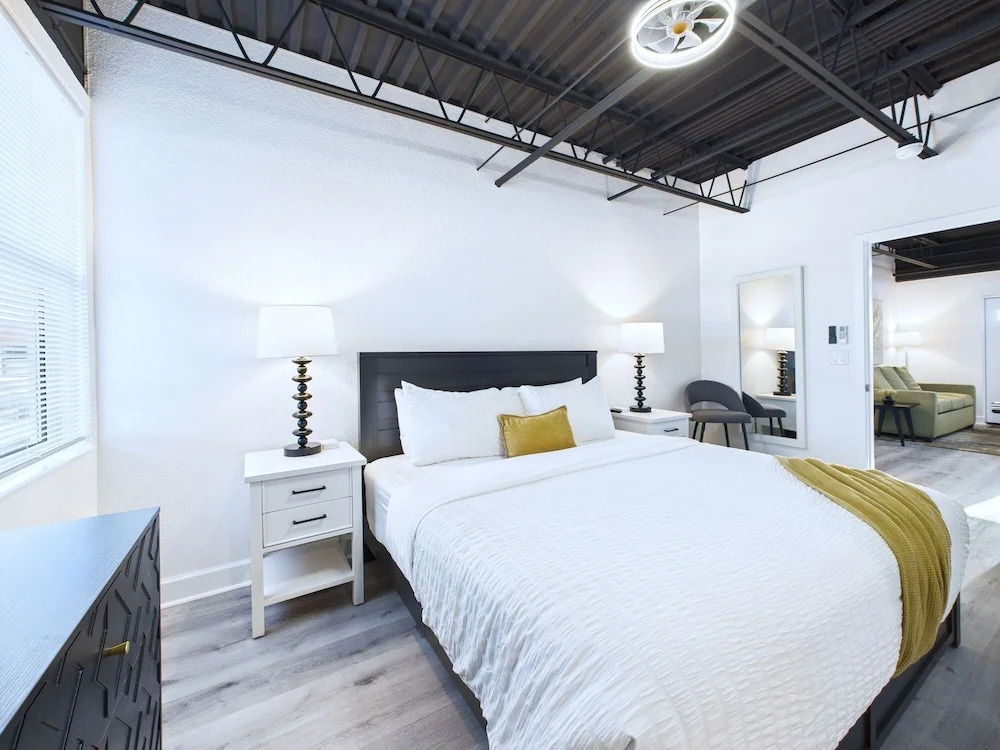 Stylish Loft Minutes From Beach Port - Unit 204