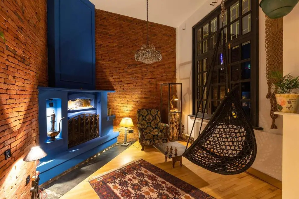 Wehost apartment with Fireplace