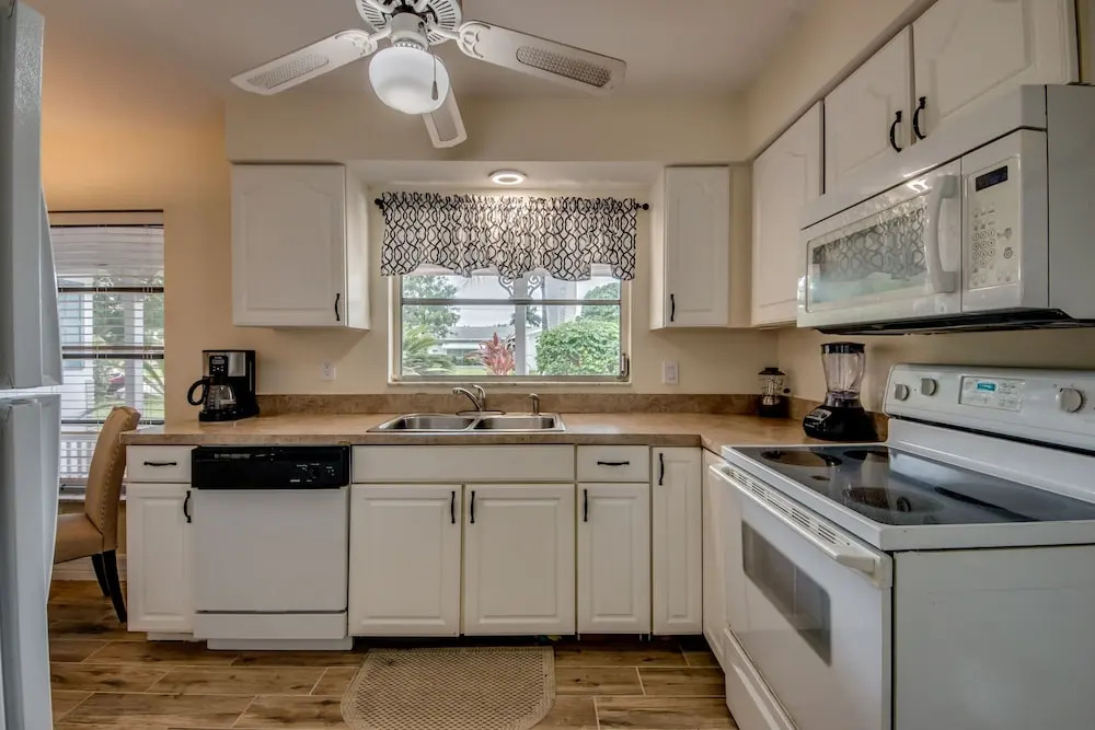 Villa Lux and Lavish - Cape Coral - Roelens Vacations