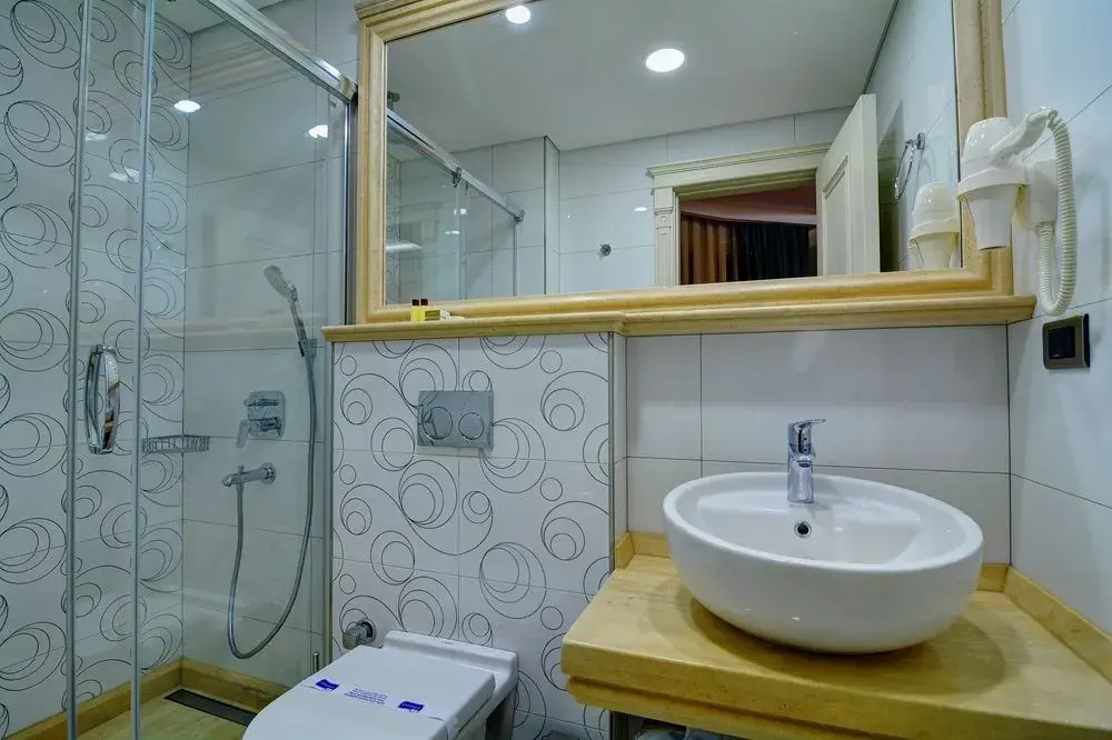 Novelty Hotel