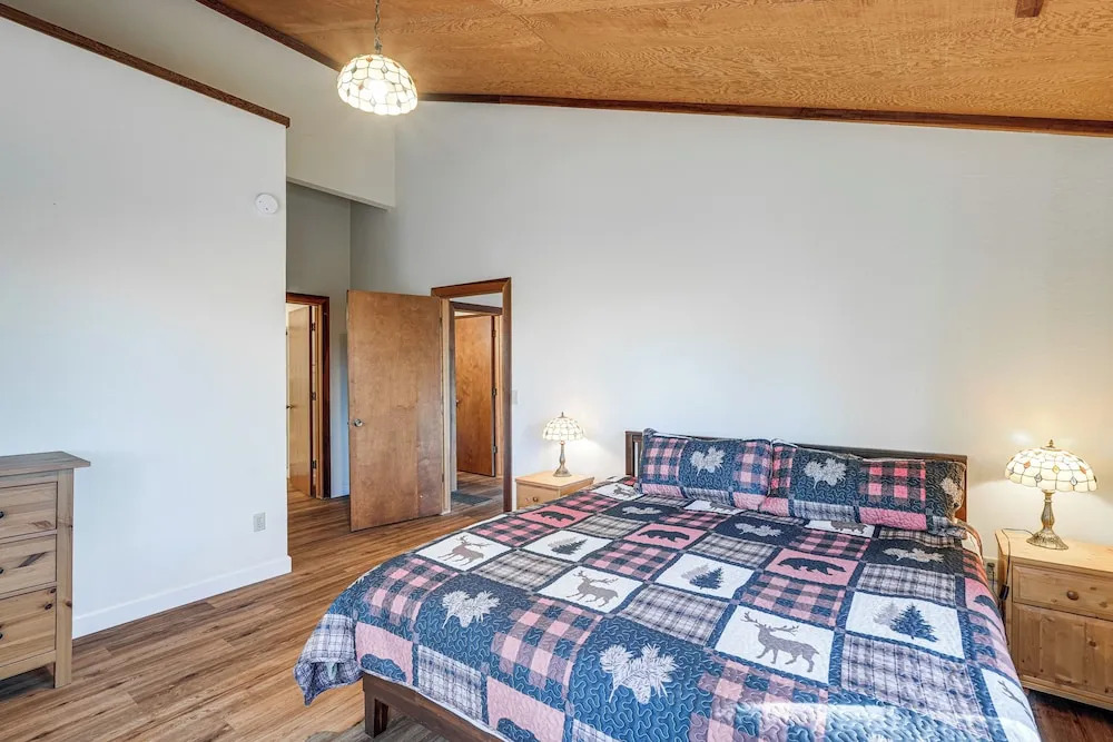 Deck & Gas Grill: Secluded Arnold Cabin Rental!