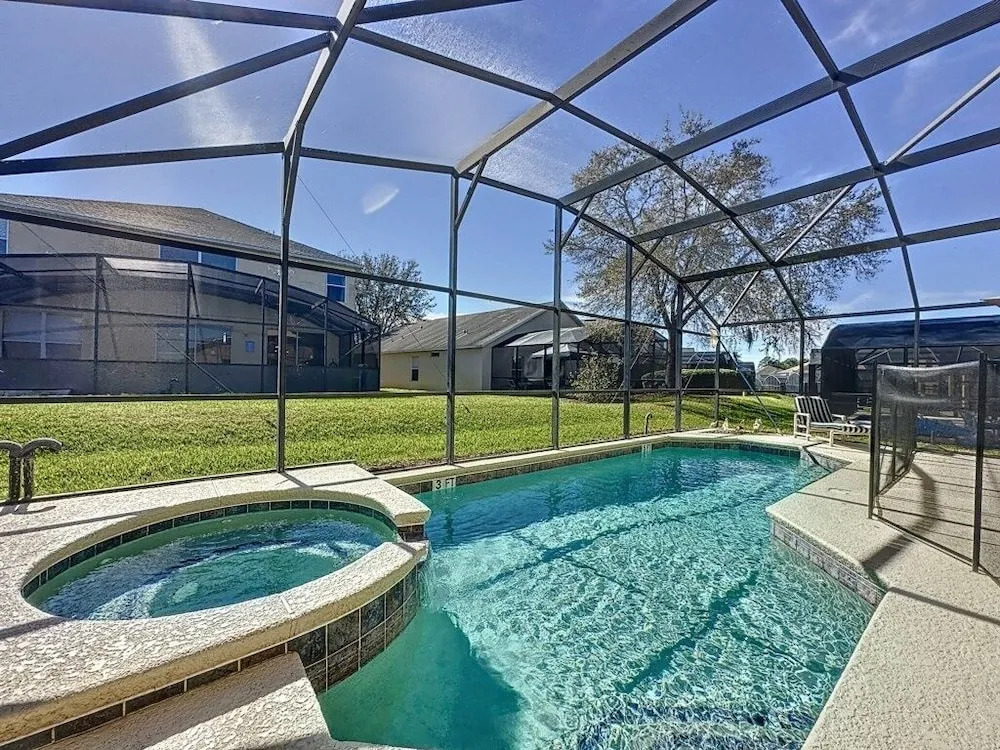 5 Star Home Private Pool & Jaccuzzifree Wi-fi 4 Bedroom Villa by RedAwning