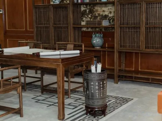 Taibai Restaurant Boutique Garden Hotel (West to Jining North Bus Station)