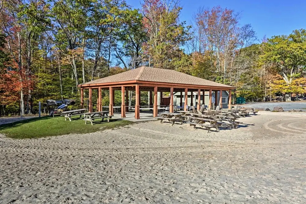 Game Room & Hot Tub: Pine Bear' Pocono Lake Cabin