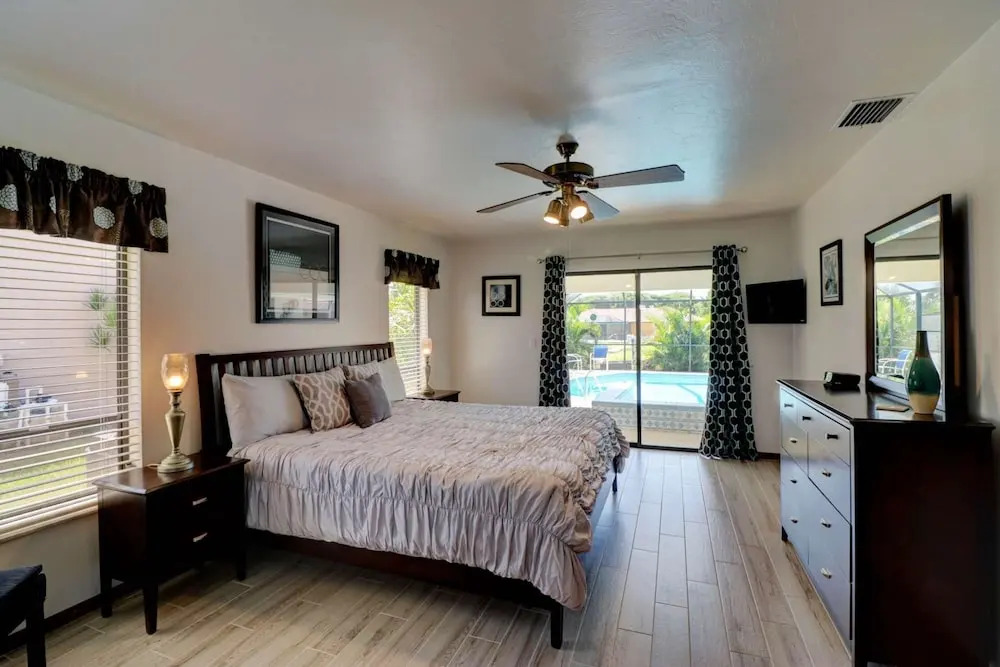 1530 SW 49th Ter