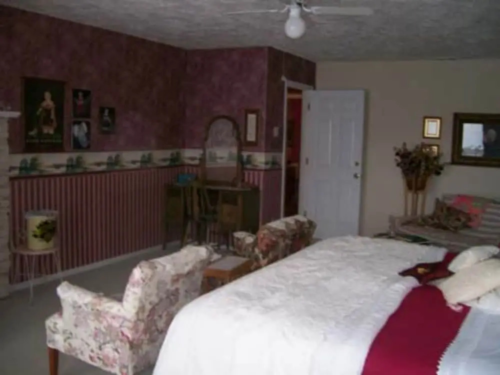 The Lake House Bed and Breakfast