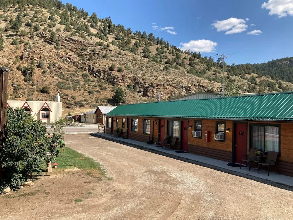 Bearadise Motel