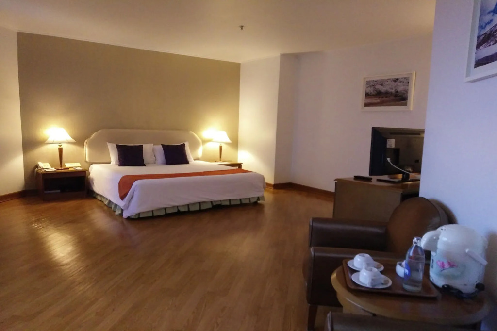 Thumrin Thana Hotel